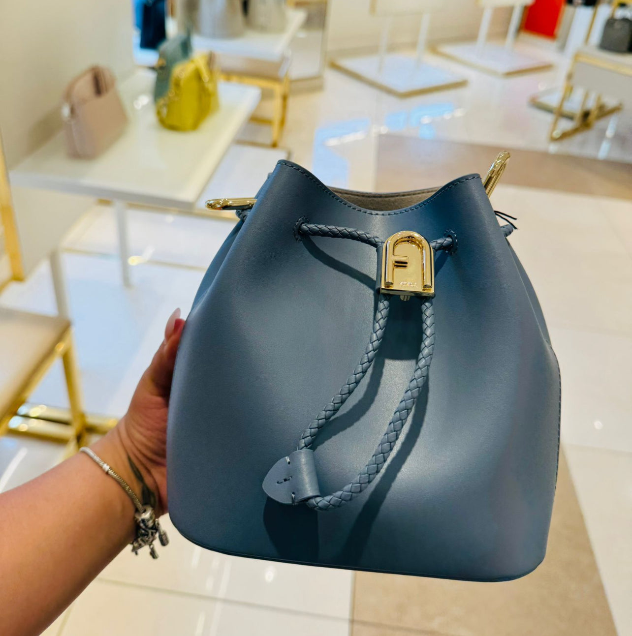 送関込み【FURLA】 LEVANTE Sサイズ BUCKET 関税込】FURLA Levante バッグS (FURLA/ハンドバッグ) 115928483