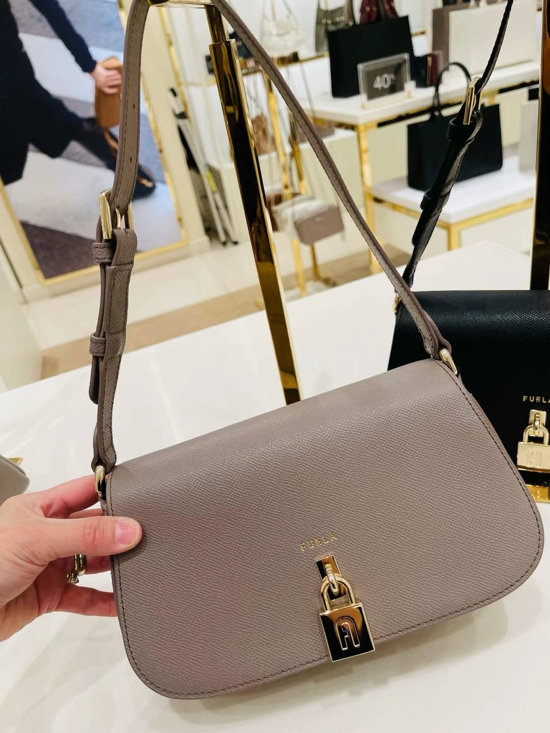 ★ FURLA ★ ARTEMIS S Shoulder【完売前に!】 Furla Artemis small shoulder bag – USASHOPDIRECT LLC