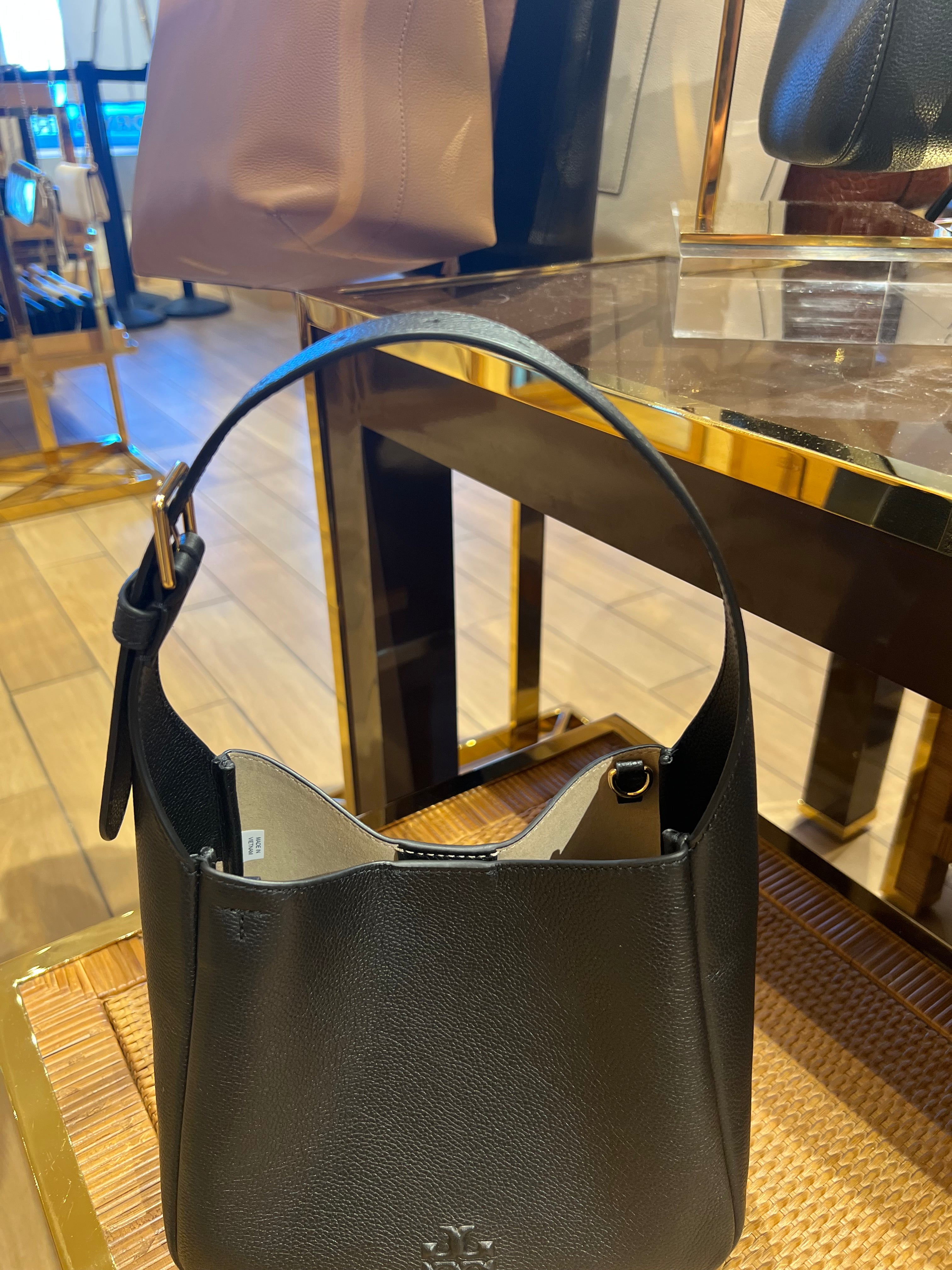 Tory Burch Thea small bucket bag – USASHOPDIRECT LLC